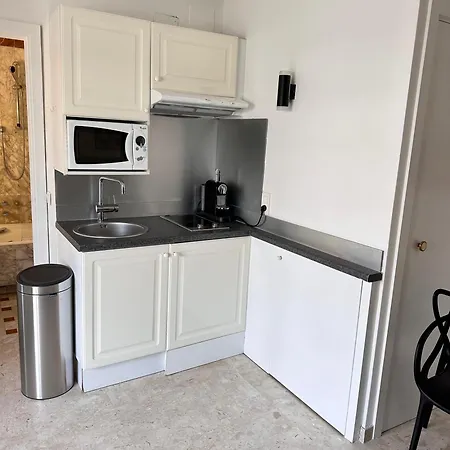 2p Between Croisette Beaches&antibes Street Apartment *